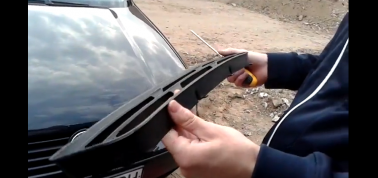 Заміна решітки бампера Polcar 951227 на Volkswagen Bora (відео)
