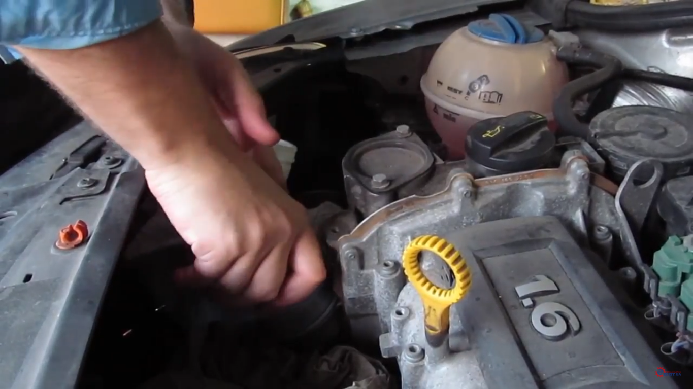 Заміна масляного фільтра и мастила VAG 03C 115 561 H на Volkswagen Polo ...