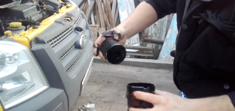 Заміна масляного фільтра Citroen/Peugeot 1109 Z2 на Ford Transit (відео)
