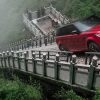 Range Rover подолав 999 сходинок в Китаї (відео)