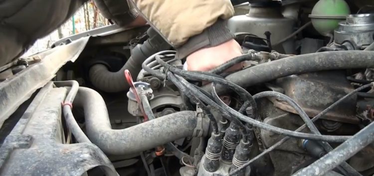 Заміна свічок запалювання Febi 13415 на Volkswagen Golf (відео)