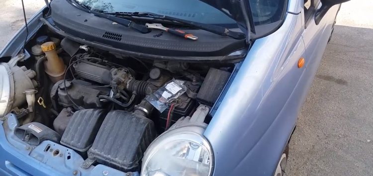 Заміна датчика температури General Motors 96508200 на Daewoo Matiz (відео)