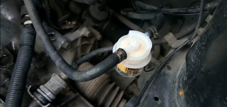 Заміна паливного фільтра BIG Filter GB 215 на Mazda 626 (відео)