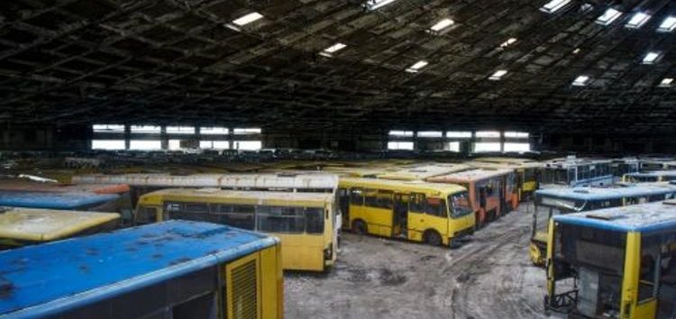 «Кладовище» автобусів в Києві. фото