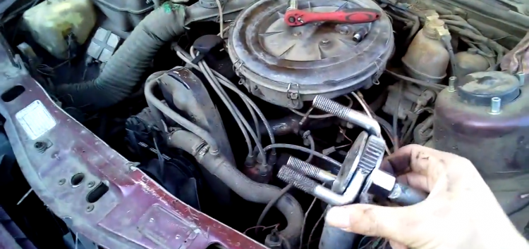 Заміна масляного фільтра WIX WL7067 на Ford Scorpio (відео)