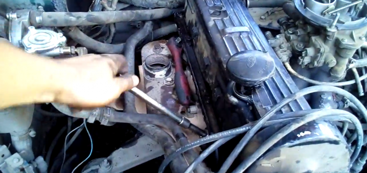 Заміна свічок запалювання BERU Z33 на Ford Scorpio (відео)