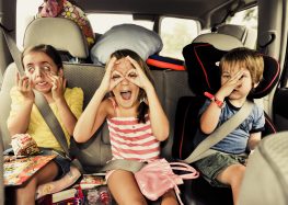 Як подорожувати з дитиною на автомобілі та не зійти з розуму