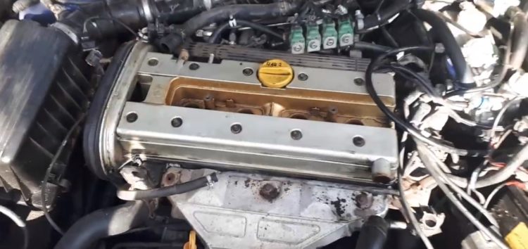 Заміна прокладки кришки ГБЦ BGA RC0373 на Opel Vectra B (відео)