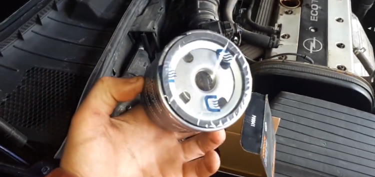 Заміна масляного фільтра DENCKERMANN A210002 на Opel Vectra B (відео)