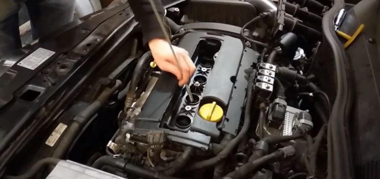 Заміна свічок запалювання DENSO K16TT на Opel Astra H (відео)