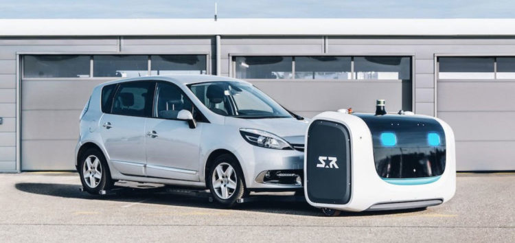 Роботи самостійно паркують автомобілі в аеропорту
