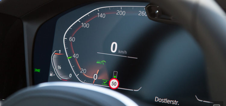 Майбутній круїз-контроль BMW прочитає світлофори