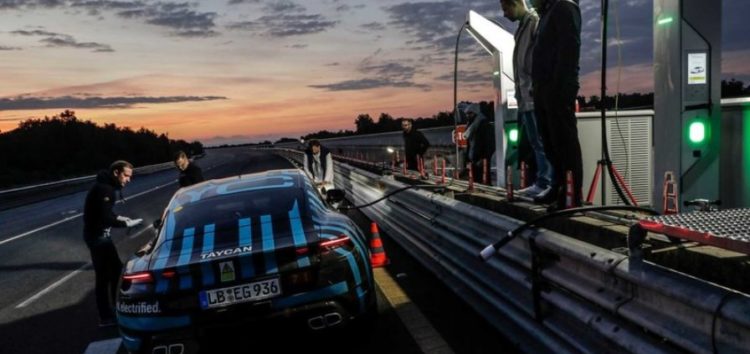 Електромобіль Porsche пролетів 3425 км за день (відео)
