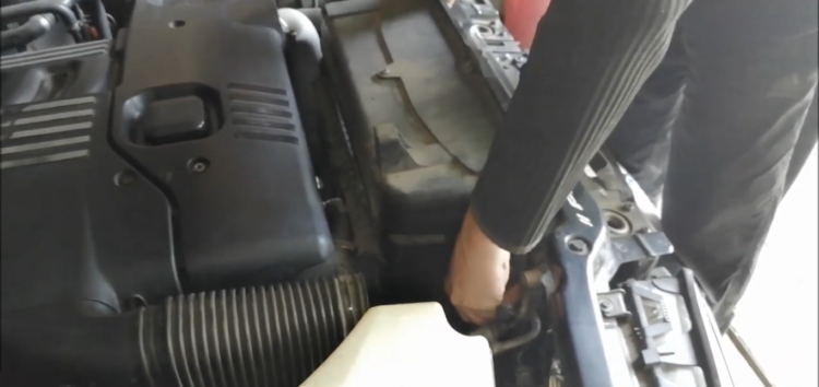 Заміна поліклінового ременя INA FB 5PK836 на BMW 320d (відео)