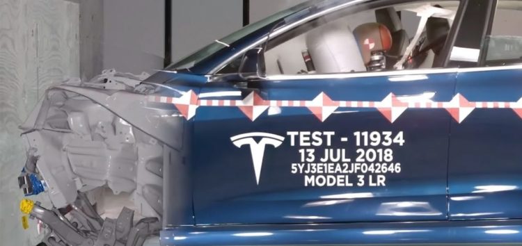 Tesla показала як проводить краш-тести