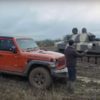 Jeep проти танка на бездоріжжі (відео)