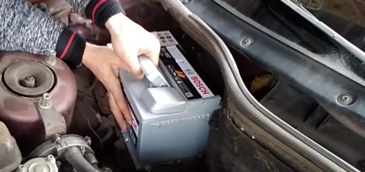 Заміна акумулятора BOSCH 0 092 S50 070 на Ford Scorpio (відео)
