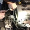 Заміна кронштейна опори двигуна Nissan 11210 93J00 на Nissan Primera P10 (відео)