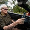 107-летний американец рассекает на Mercedes (видео)