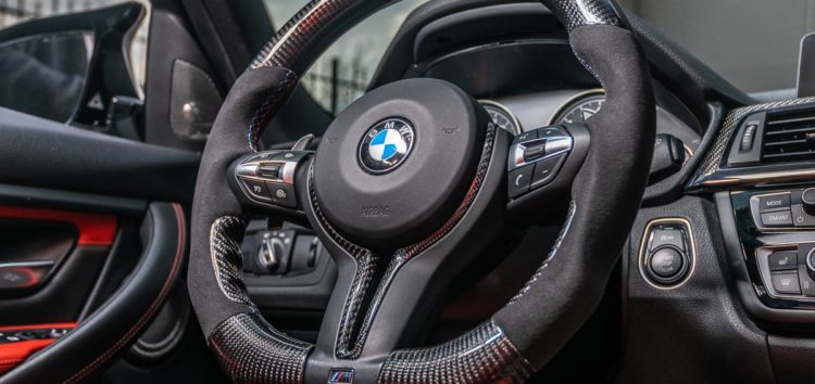 BMW заново изобретает руль
