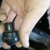 Замена уголка обратного клапана BMW 34 33 1 161 300 на BMW 320d (видео)