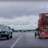 Гонки между Mustang Shelby GT350 и комбайном (видео)