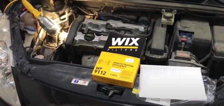 Заміна фільтра салону WIX WP9112 на Peugeot 307 (відео)