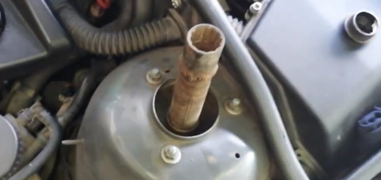 Замена пыльника амортизатора Optimal F8-6545 на BMW 320d 2.0 (видео)