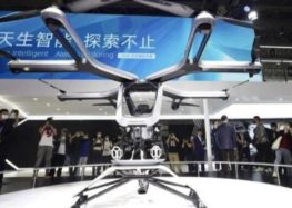 В Пекіні показали летючий електромобіль (відео)