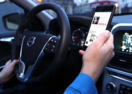 Великобритания вообще запретит телефоны за рулем