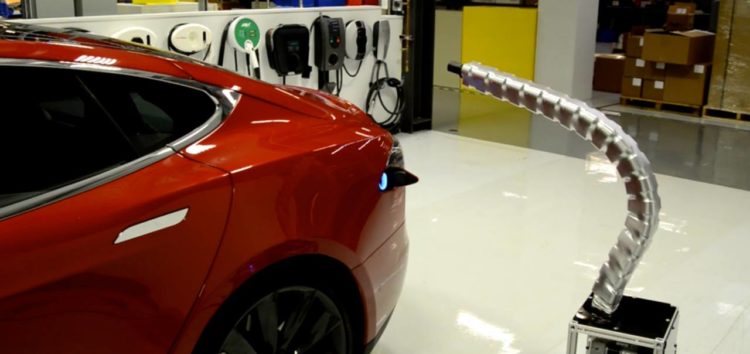 Tesla може створити зарядку-змію