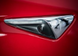 Tesla даст удаленный доступ к камерам своих машин
