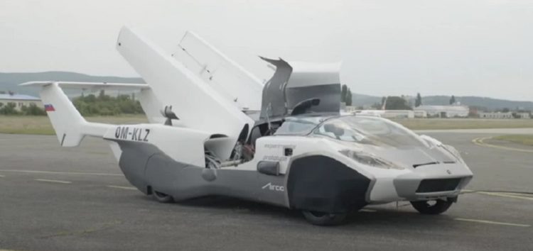 Автомобиль KleinVision AirCar успешно взлетел