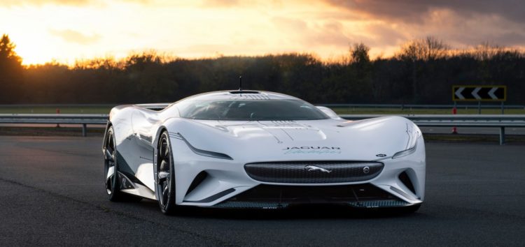 Jaguar показал новый гоночный электромобиль Jaguar Vision Gran Turismo SV