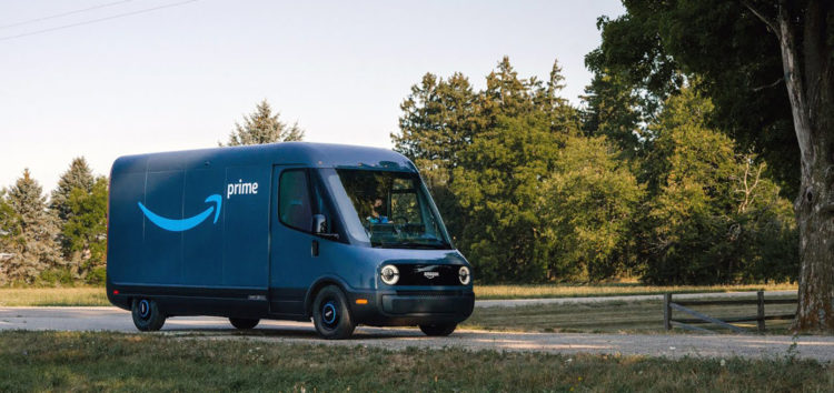 Amazon проводить тести електричних фургонів Rivian для доставки вантажу