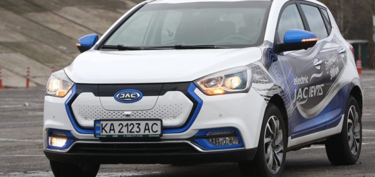 В Україні продають доступний електромобіль JAC iEV7S