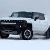 Электрический Hummer устроил покатушки на снегу (видео)