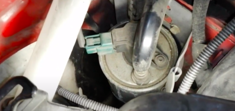 Заміна паливного фільтра Kolbenschmidt 50014479 на Renault Megane 1,5 (відео)