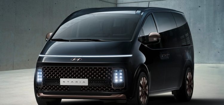Hyundai розкрила деталі мінівена Staria