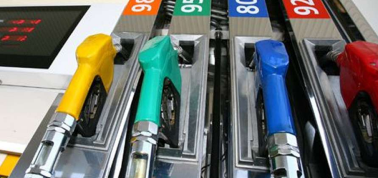 Кабмин обещает стабилизировать цены на топливо