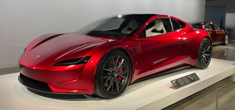 Tesla Roadster змінить зовнішність ще до початку випуску