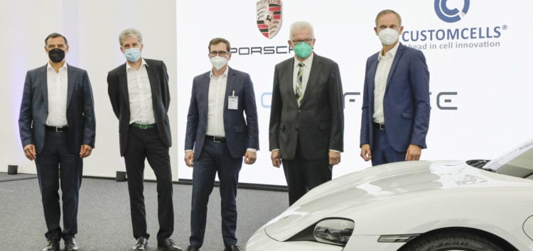 Porsche будет производить мощные кремниевые батареи для электромобилей