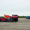 Показали гонку гиперкара Bugatti Chiron и болида Формулы-1 (видео)