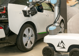 Австрійські компанії презентували автономний робот для зарядки електрокарів