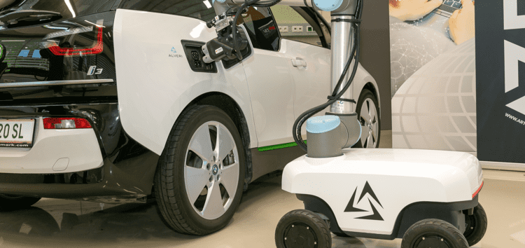 Австрийские компании презентовали автономный робот для зарядки электрокаров