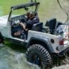 Автомобили Jeep могут ездить под водой