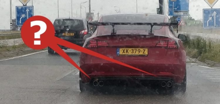 У Нідерландах помітили Tesla з вихлопними трубами