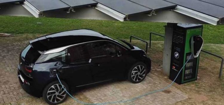 BMW строит солнечную станцию для электромобилей
