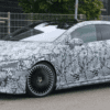 Заряджений Mercedes-AMG EQE вивели на тести