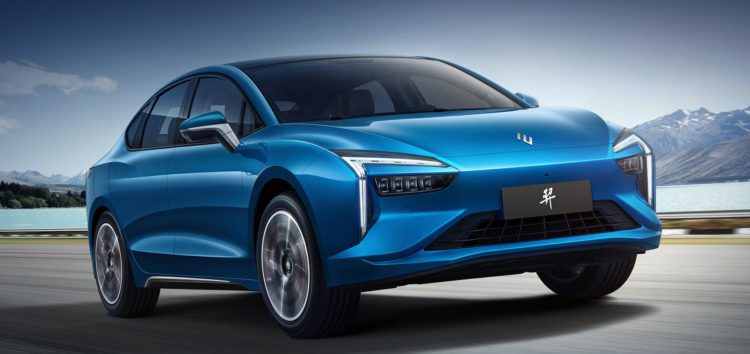 Renault представила новый электрический седан